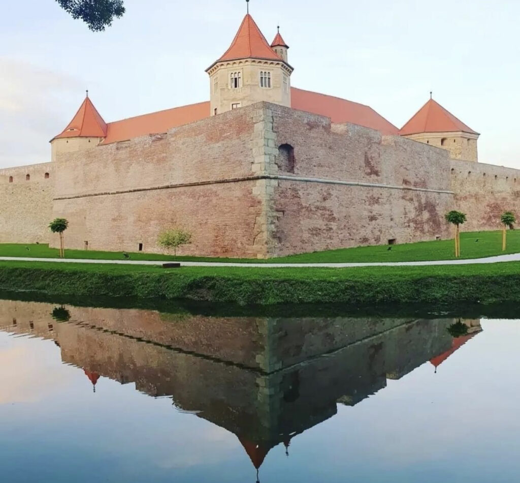 Cetatea din România care a adăpostit una dintre cele mai sângeroase închisori