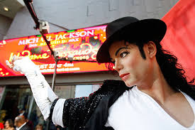 Michael Jackson, pălărie licitată cu 77.000 euro