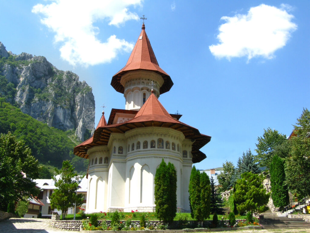 Mănăstirea Râmeț. O oază de liniște și rugăciune în inima Munților Apuseni