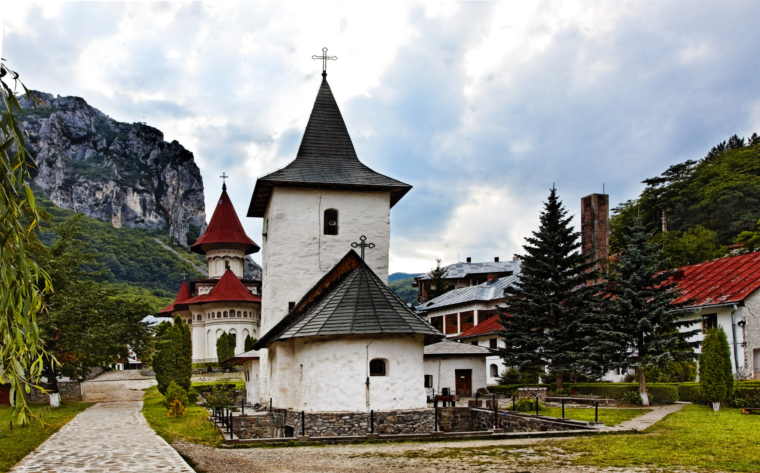 Mănăstirea Râmeț, Alba. Sursa: Razvanjp | Dreamstime.comMănăstirea Râmeț. O oază de liniște și rugăciune în inima munților Apuseni