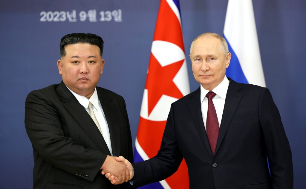 Scene neobișnuite la întâlnirea Putin-Kim Jong Un: Operațiunea scaunul. Video