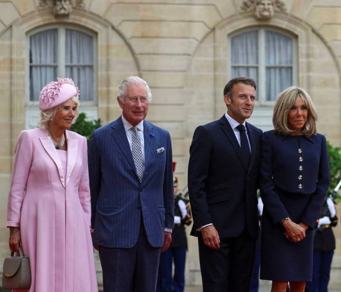 Regele Charles, primire cu fast la Versailles. Camilla implicată într-un incident