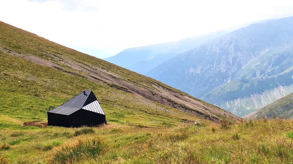 Iubitorii de munte sunt protejați cu primul acoperiş solar integrat, construit de Metigla la cea mai mare altitudine din Europa