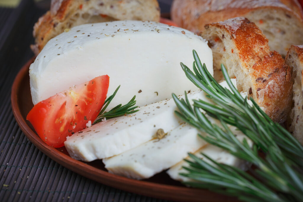 Tipuri de brânză în saramură și dieta pe care poți să o urmezi cu ajutorul lor
