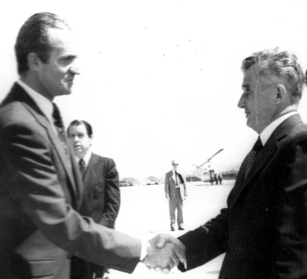 Fă-te frate cu dracu până te vezi rege! Juan Carlos, ajutat de „dușmanul de clasă” Ceaușescu