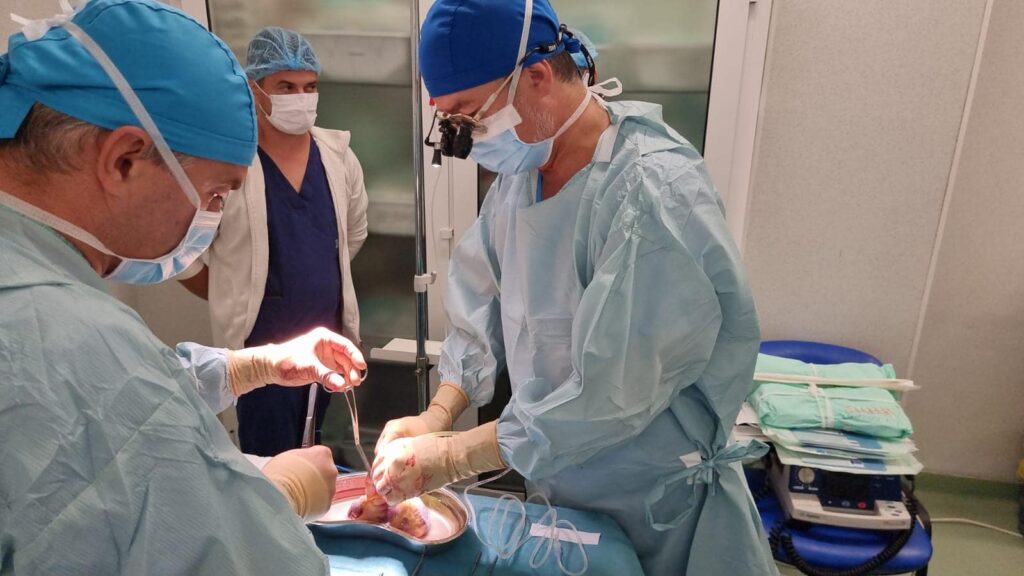 Doctorul Horațiu Suciu, sfâșiat de povestea fetiței de 14 ani care aștepta o minune. Are inima unui băiat de 15 ani