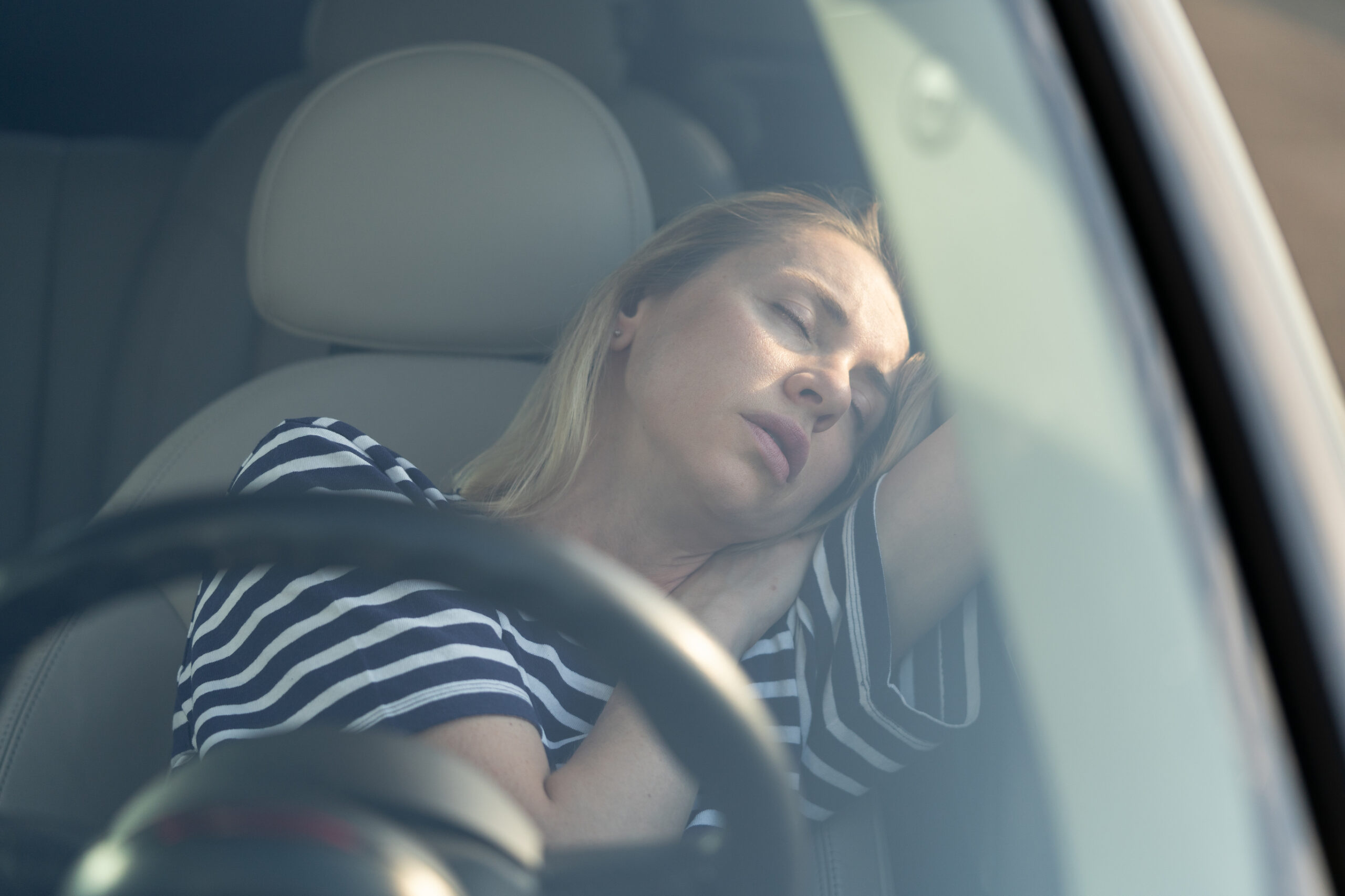 În ce condiții poți dormi în mașină