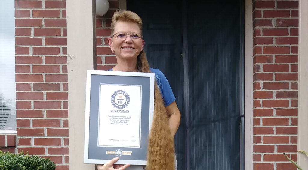 Un nou record Guinness. Femeia cu cea mai lungă coadă din lume