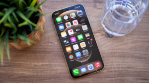 Apple are probleme cu iPhone 12