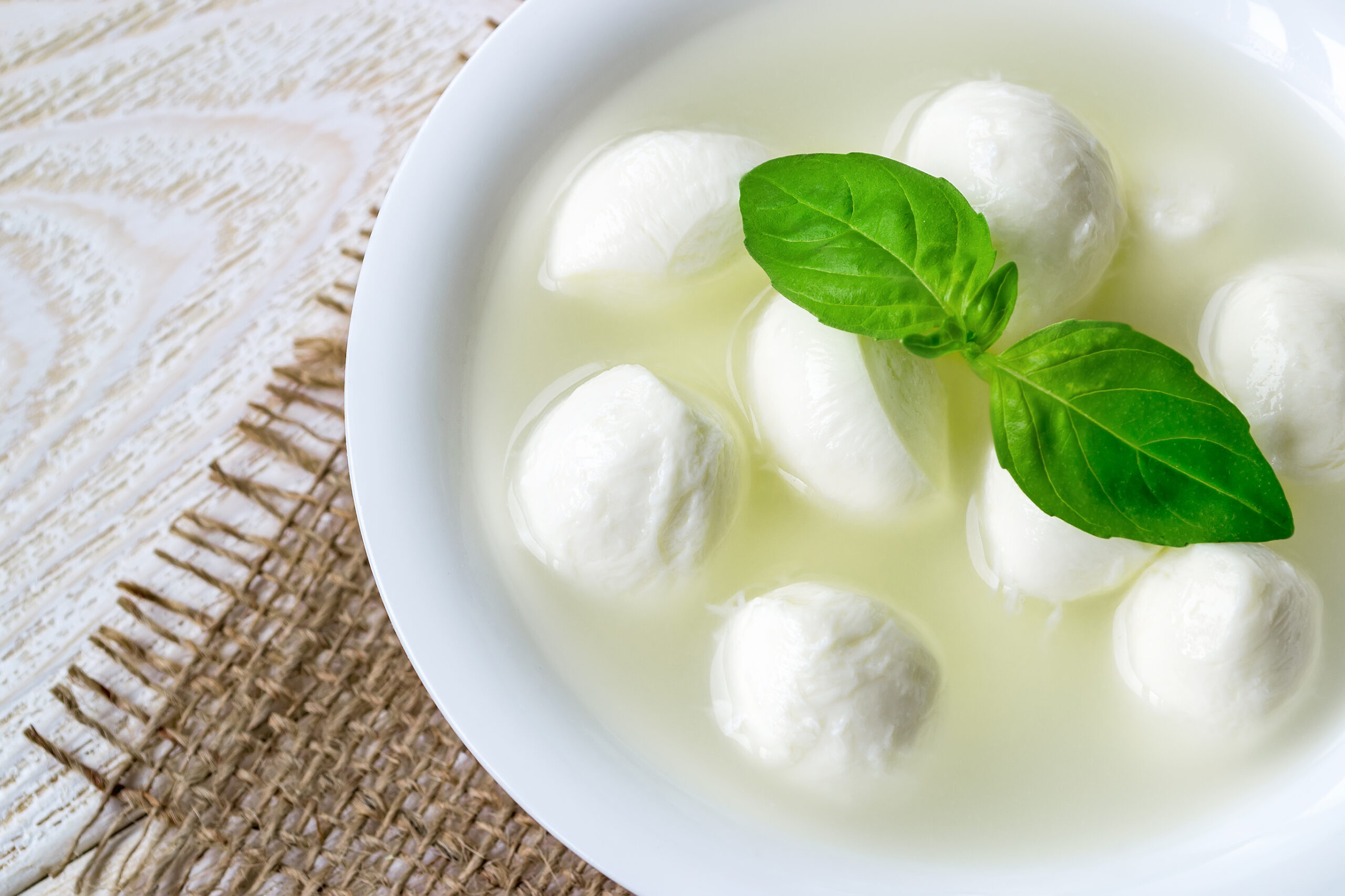 Mozzarella, cea mai populară brânză în saramură