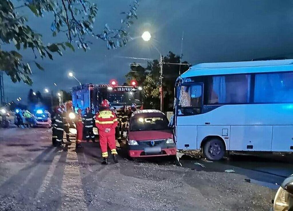 Accident de microbuz lângă Capitală. Trafic blocat pe DN7