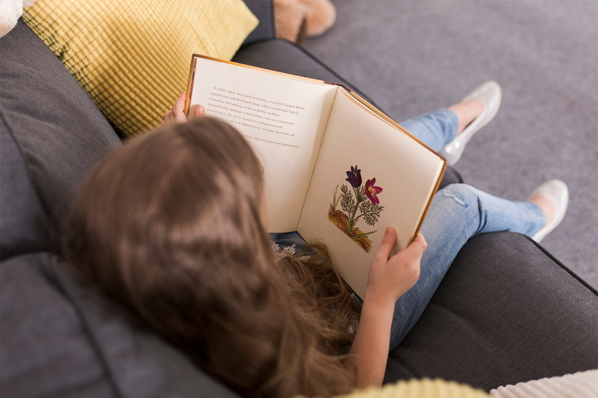 Programul estival „Provocarea verii”: Fiecare copil să citescă măcar 20 de minute pe zi