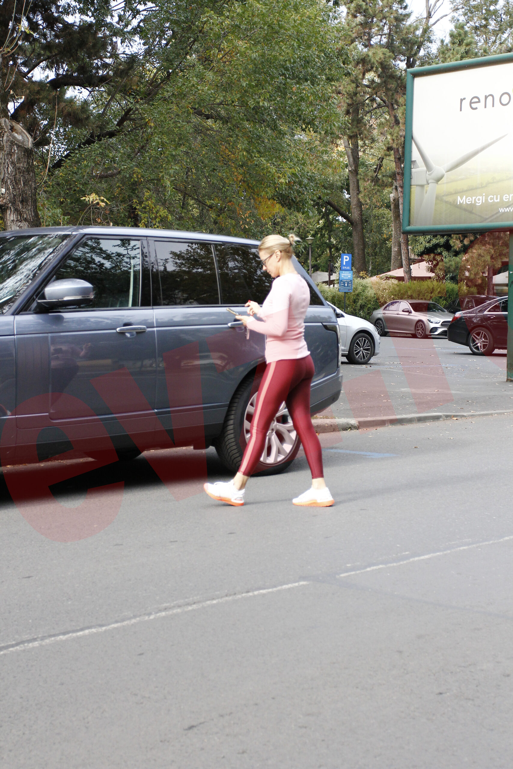 Diana Șucu in parc