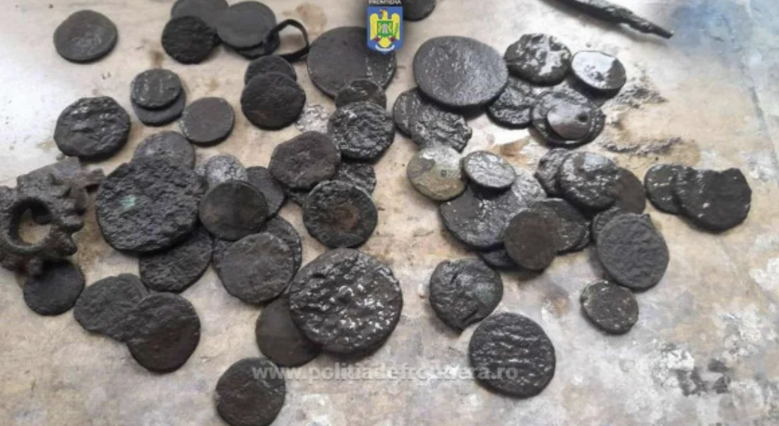 Monede din sec. XVII, găsite sub podea de o familie din Anglia