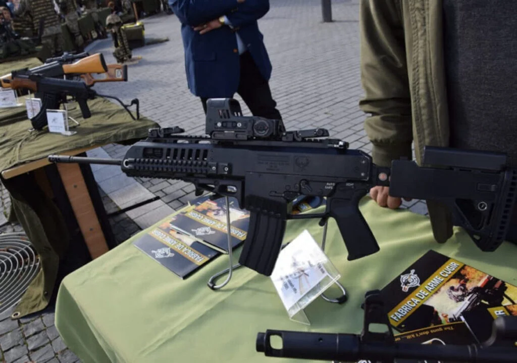 Cugir scoate pe piață o nouă armă de asalt românească. Se așteaptă omologarea NATO