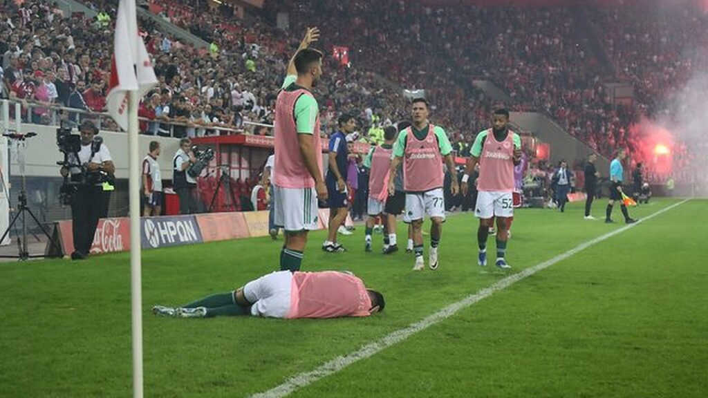 Derby-ul Greciei, suspendat. Un jucător a fost grav rănit