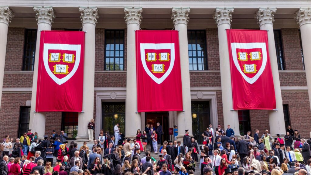 Președinții Harvard, UPenn și MIT luptă contra discursului urii. Nu și contra antisemitismului