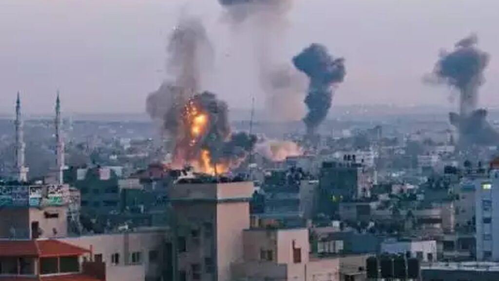 Armata israeliană ar fi bombardat o tabără de refugiați din Fâșia Gaza. Sunt zeci de morți
