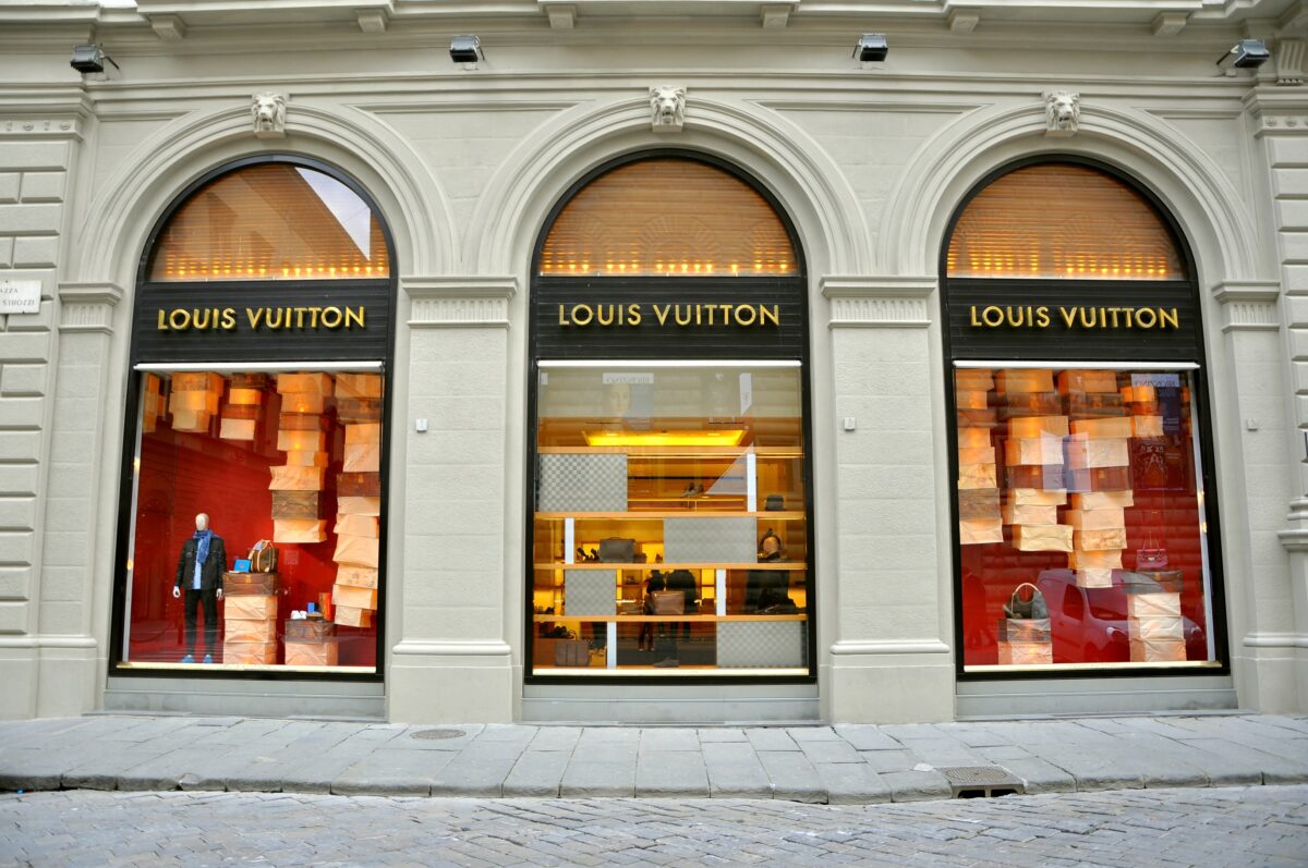 Louis Vuitton scoate la vânzare cea mai scumpă geantă. E făcută din piele de crocodil. Foto