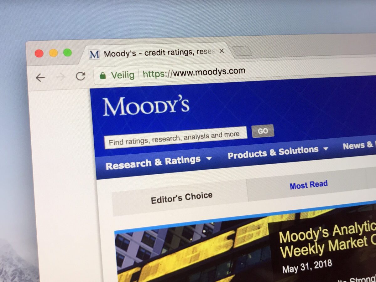Moody's modifică perspectiva ratingului de credit al SUA de la stabilă la negativă
