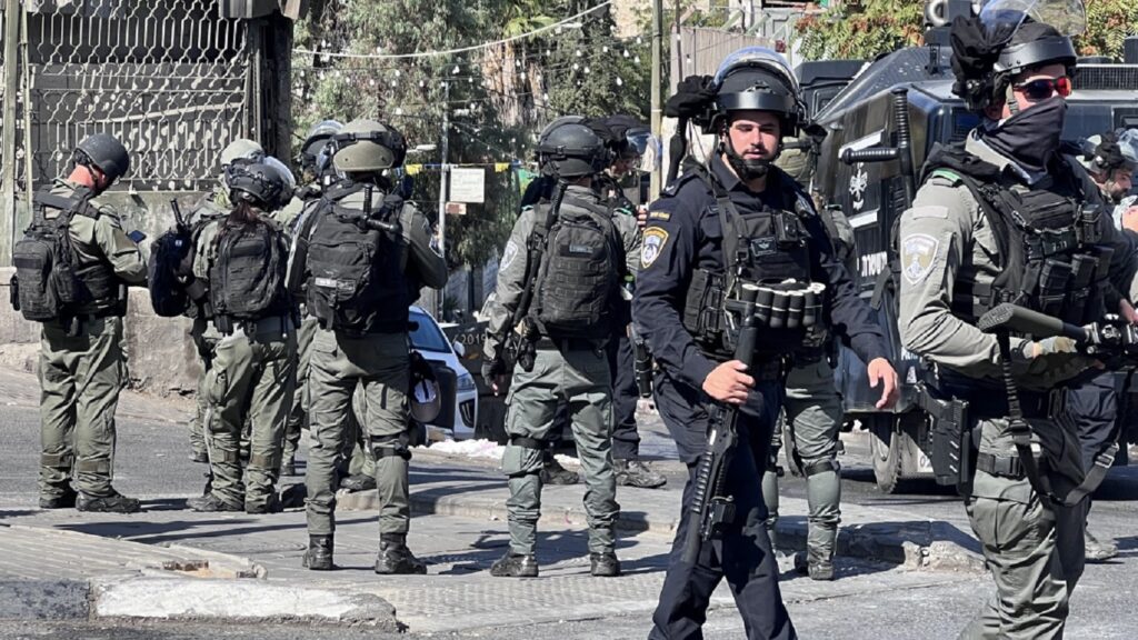 Terorismul palestinian face noi victime. Doi agenți de politie, înjunghiați de un adolescent