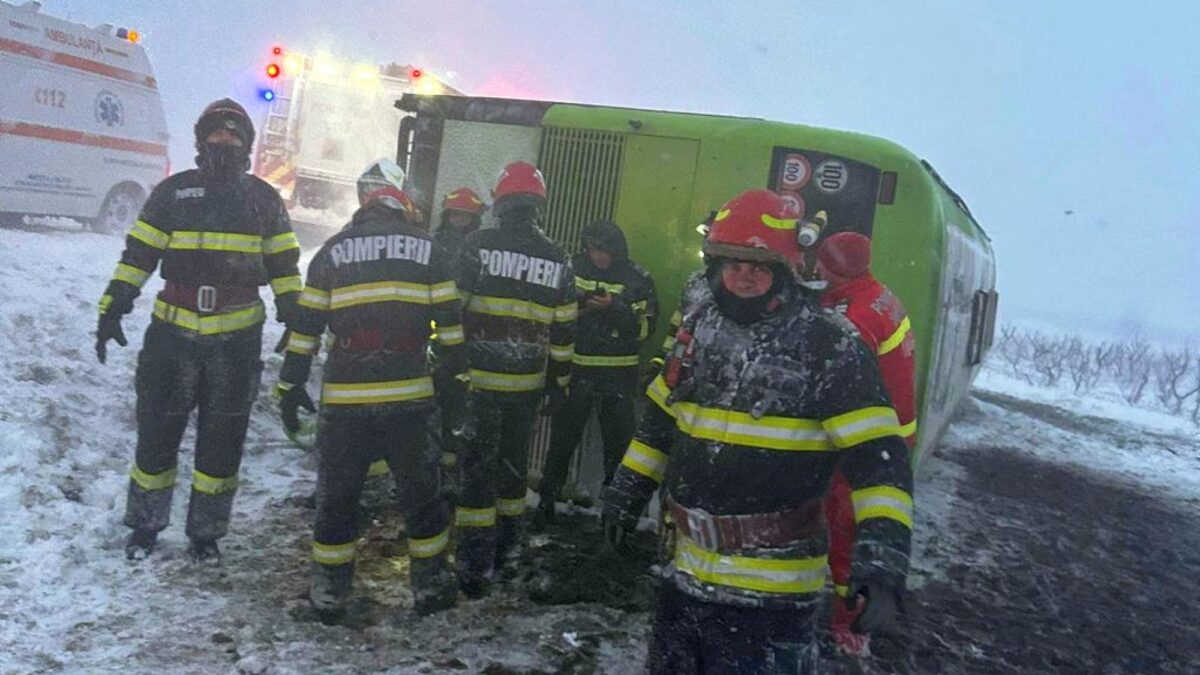 Accident grav în Ialomița. Autocar cu 40 de pasageri răsturnat din cauza vremii