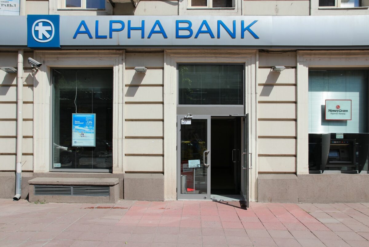 Alpha Bank, din nou o bancă privată. A intervenit Unicredit