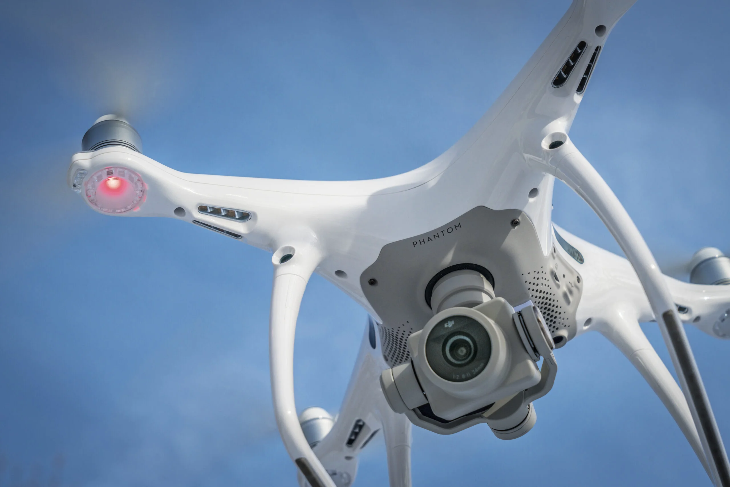 „Mâinile sus”, așa va striga o dronă către un suspect - sursa foto: Dreamstime 