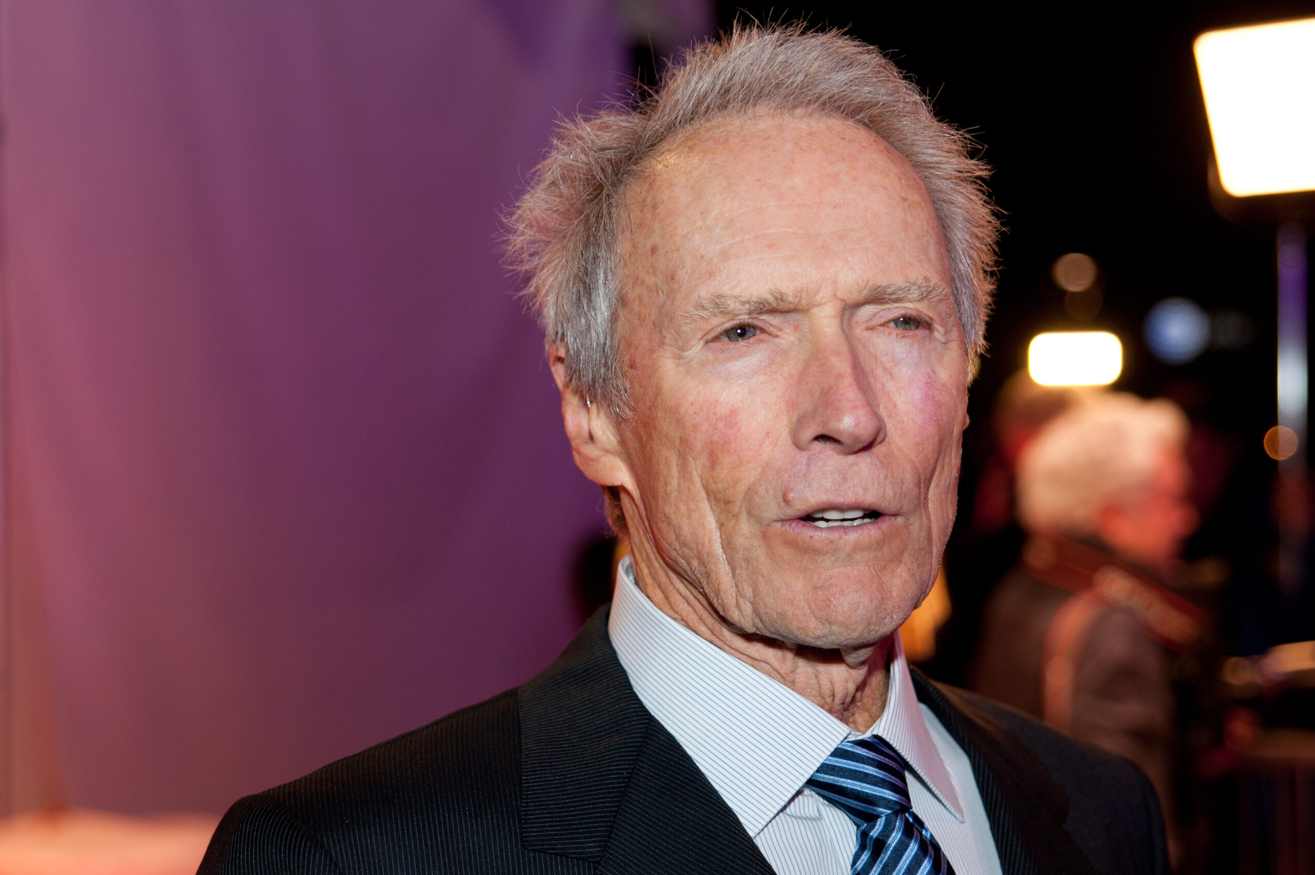 Clint Eastwood de la 300 de dolari la 375 de milioane