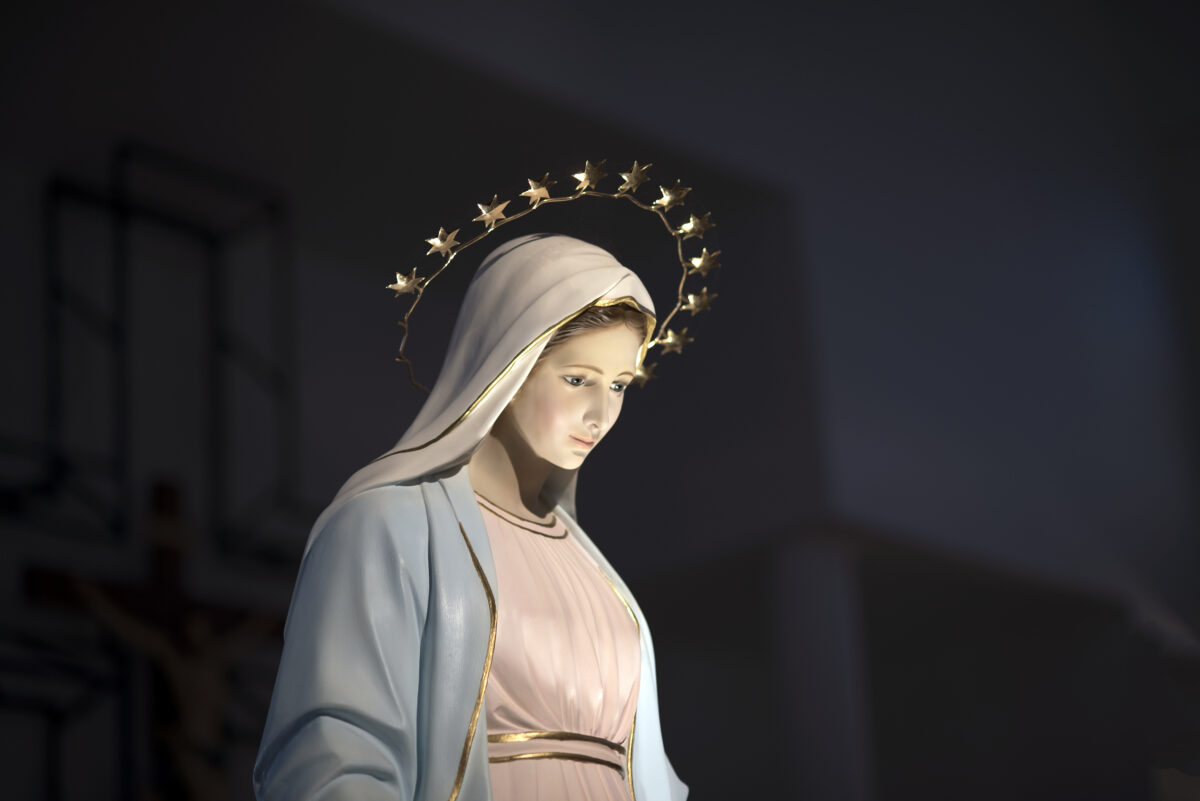 Minune în Mexic. Statuia Fecioarei Maria, filmată „plângând”. Foto&Video