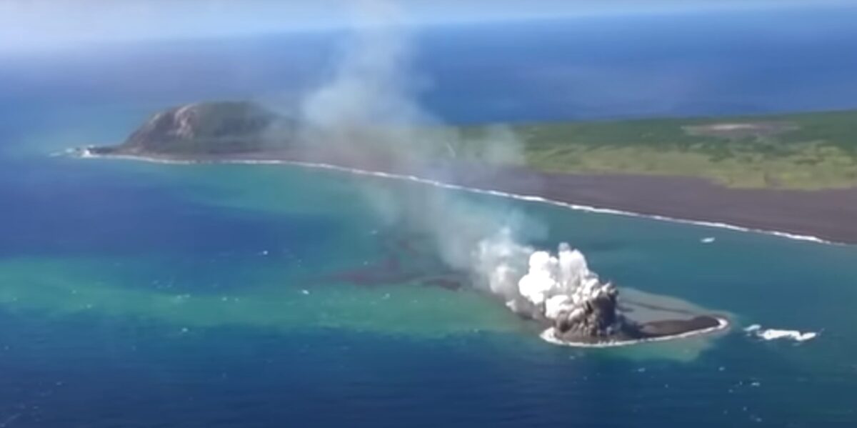 O nouă insulă în largul coastelor Japoniei, formată de un vulcan subacvatic