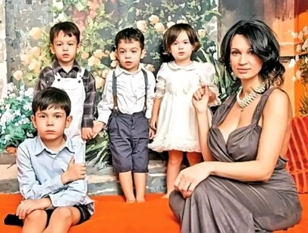 Nicoleta Luciu şi cei patru copii. Cum arată acum și cum au fost surprinși