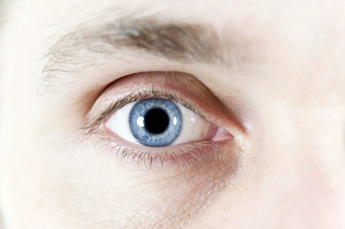 Ce afecțiune neurologică ascunde, de fapt, zbaterea ochiului stâng. Mulți oameni o asociază cu o simplă superstiție