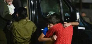 Copil de 12 ani, luat ostatic de Hamas, eliberat