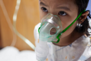 Copil asiatic, internat în spital din cauza pneumoniei - Sursa Foto: Dreamstime