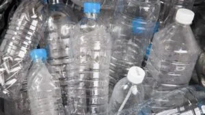 Sticlele de apă reutilizate, extrem de periculoase. Riști să te îmbolnăvești