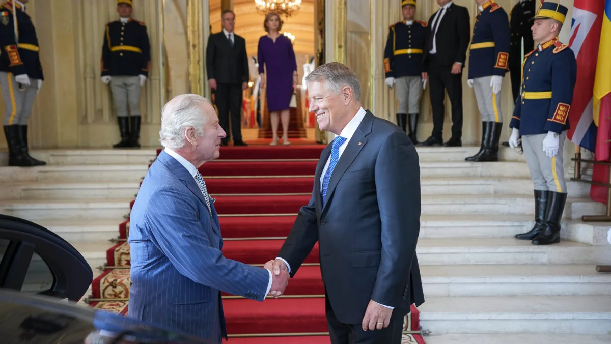 Cadoul special oferit de regele Charles președintelui Iohannis. La cât a fost estimat de experți