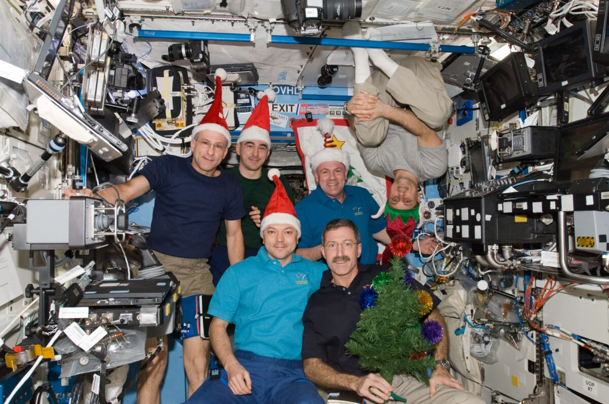 Crăciunul pe orbita spațială. Cum îl așteaptă astronauții pe Moșu