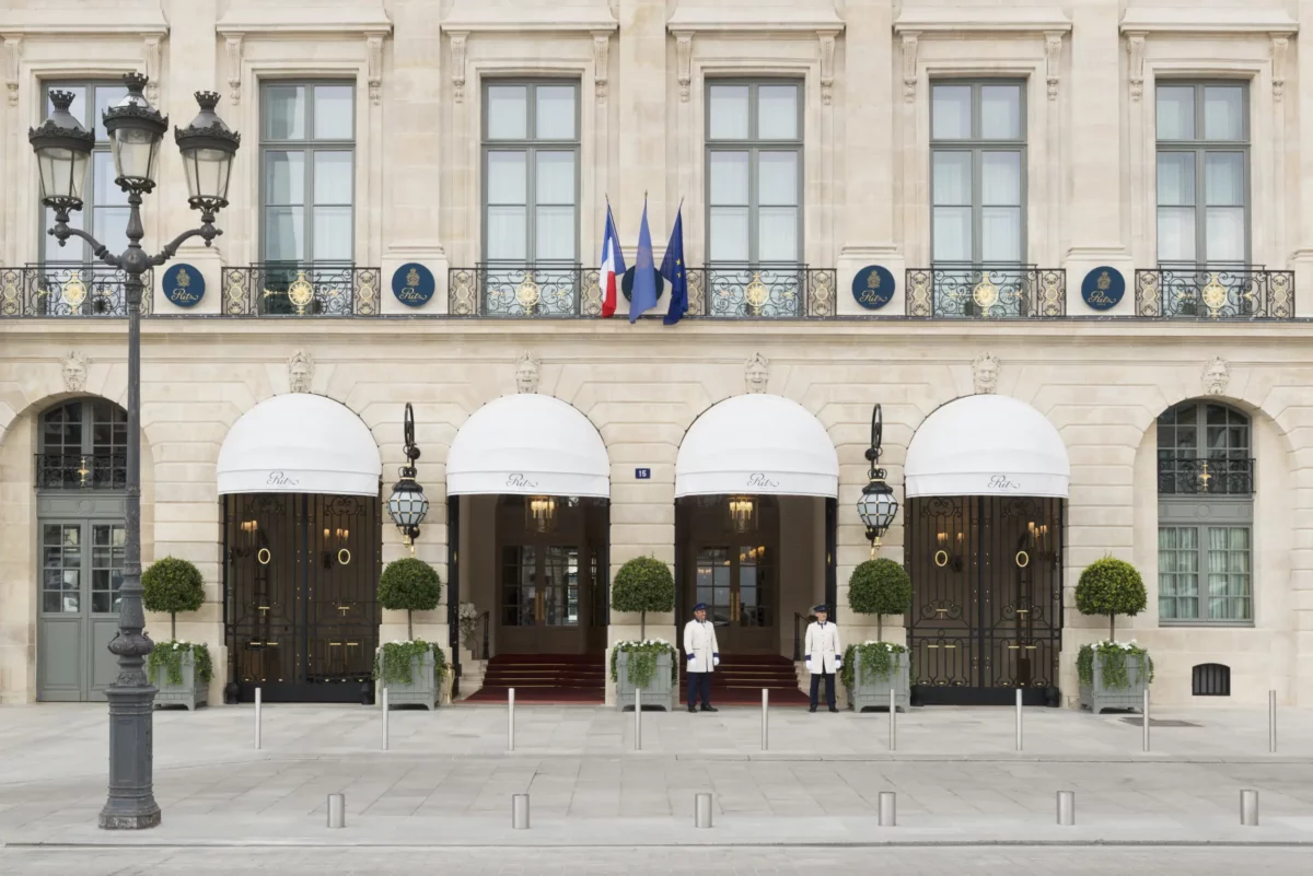 Inel valorând 750.000 euro, furat la Hotel Ritz din Paris, a fost găsit în gunoi