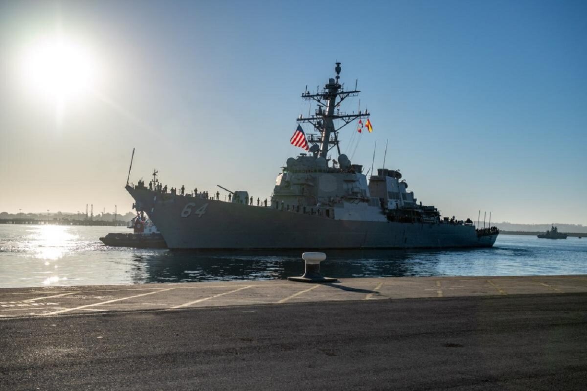 Distrugătorul american USS Carney a doborât trei drone în Marea Roșie