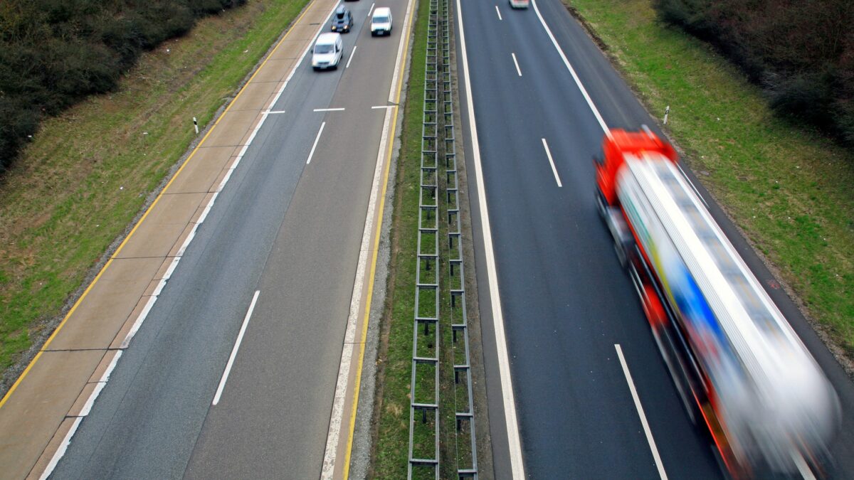 O nouă bucată de autostradă intră în lucru, anunță ministrul Sorin Grindeanu