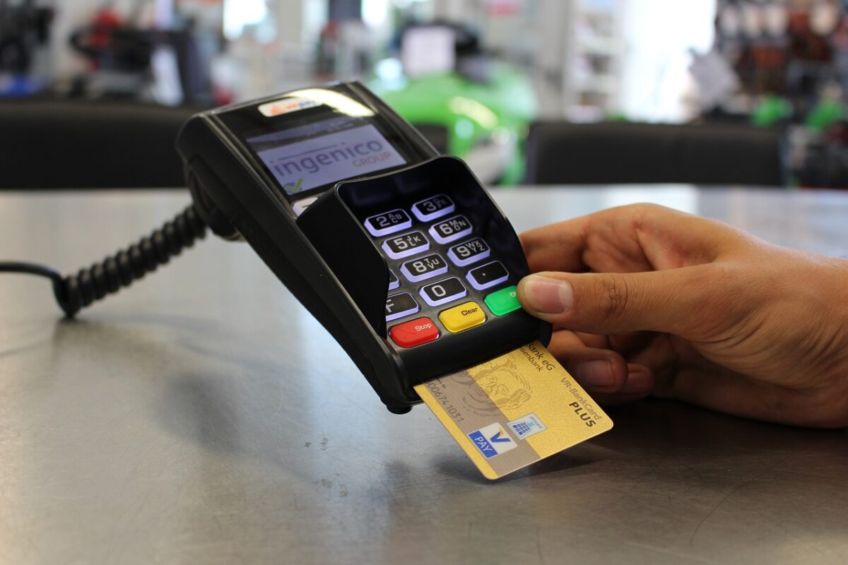 Cardurile bancare se vor schimba radical. Noua tehnologie, testată în Spania