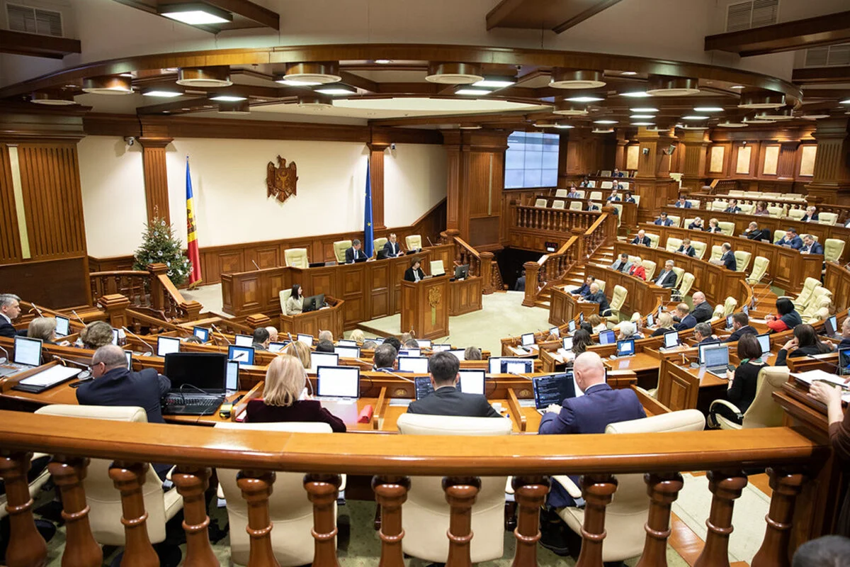 Cod de conduită pentru deputații din Republica Moldova. Scandalul, total interzis