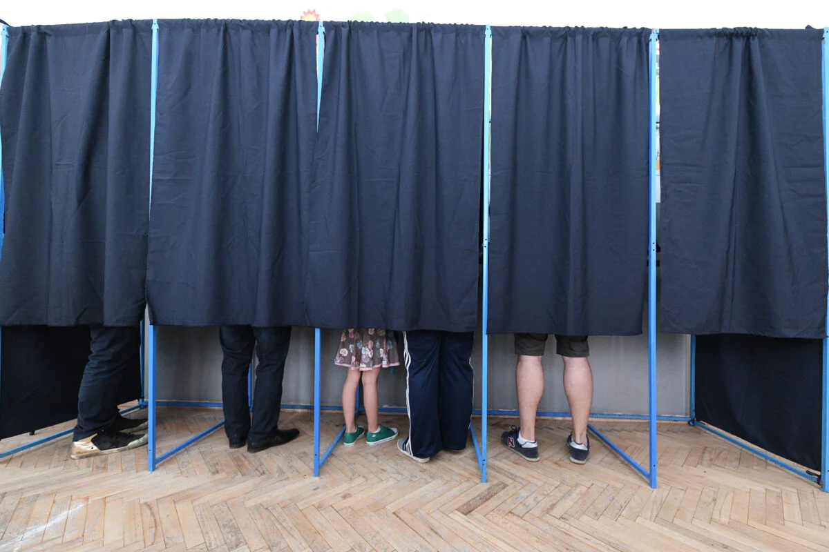 Alegerile prezidențiale, devansate. Legea a fost promulgată de Iohannis