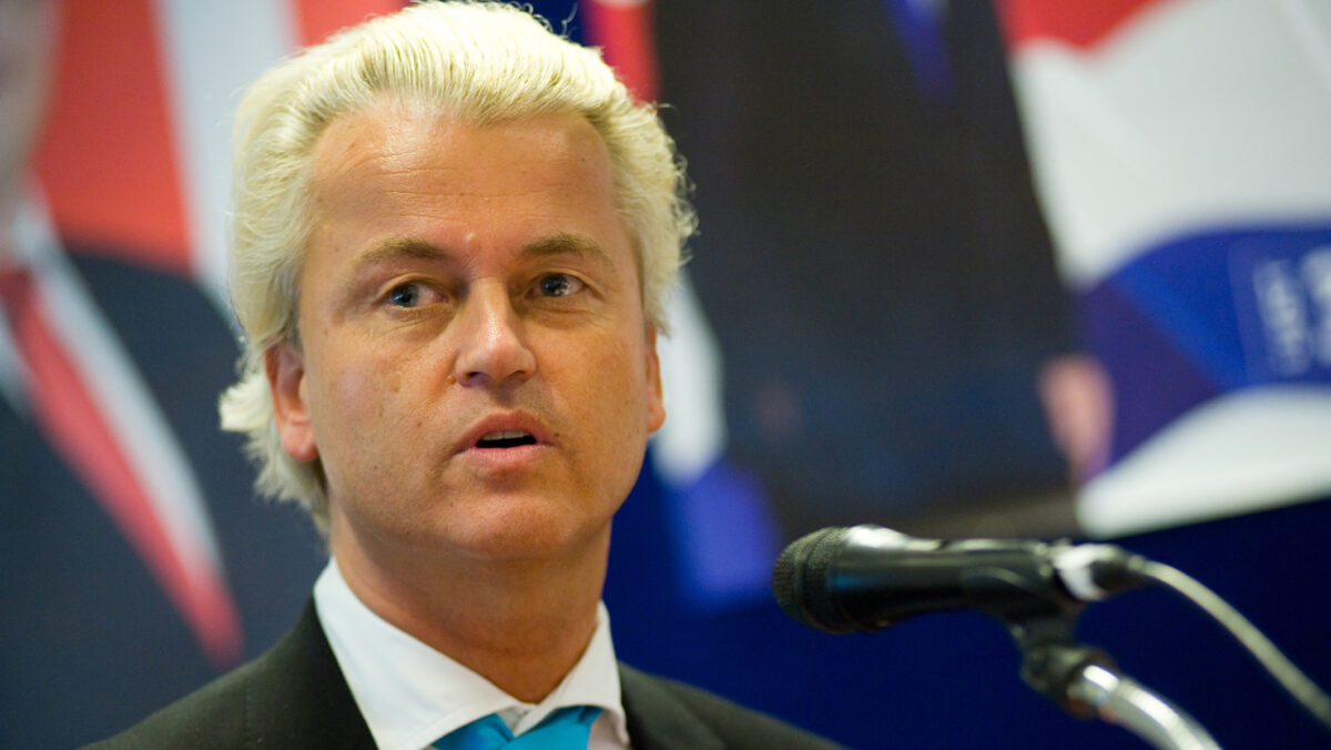 Olanda se îndreaptă spre un guvern de dreapta. Trei partide negociază cu Geert Wilders