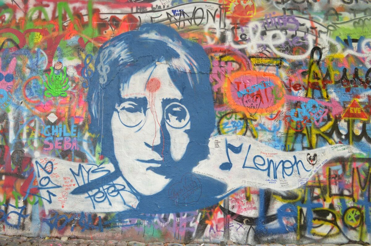 John Lennon - zborul frânt al unei legende
