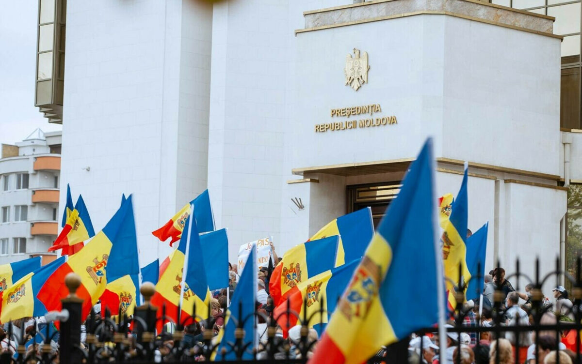 „Sărbătorim Moldova Europeană”. Moldovenii petrec cu Maia Sandu în curtea Președinției