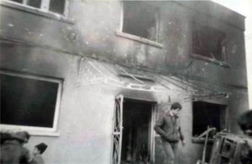 Revoluția din 1989 în Cugir. Sediul Miliției, incendiat de revoluționari