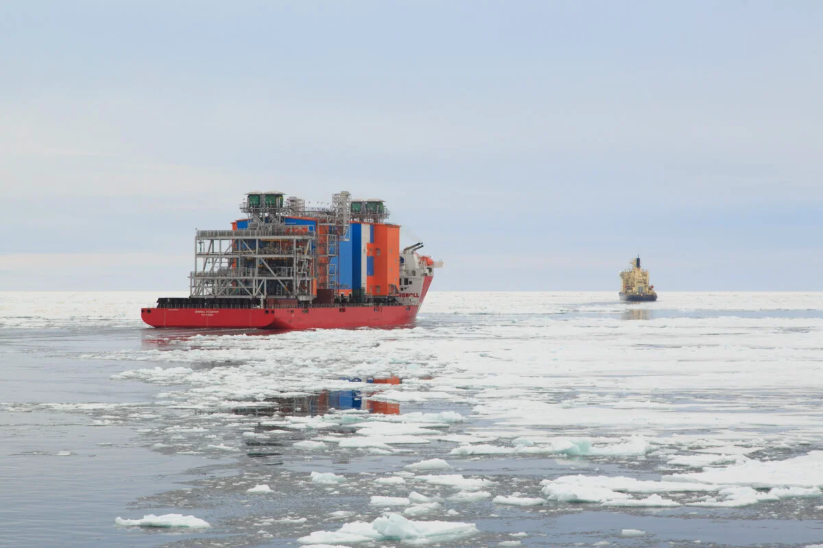 Rusia își lansează al doilea spărgător de gheață de luptă, pentru a-și spori prezența în Arctica