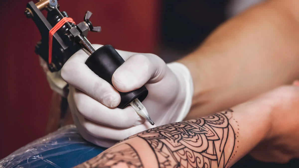 Un tânăr de 23 de ani a murit în timp ce se tatua la Timișoara International Tattoo Convention